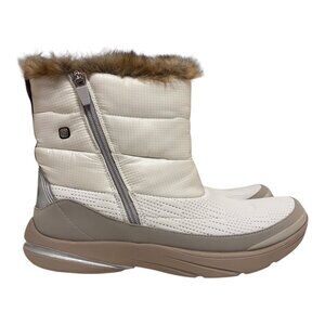 BZees "Luscious White" Short Ankle Boot (8.5)